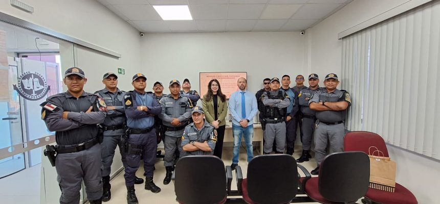 Com o objetivo de manter a regularidade, a adequação e o aperfeiçoamento da atividade policial, o Ministério Público do Estado do Amazonas (MPAM), por meio das duas Promotorias de Justiça de Manicoré, realizou o seminário “Sociedade Protegida - Direitos Assegurados”. A atividade, realizada na tarde da última sexta-feira (09/05), contou com orientações aos policiais militares sobre o enfrentamento da criminalidade, sempre assegurando a preservação dos direitos dos cidadãos.